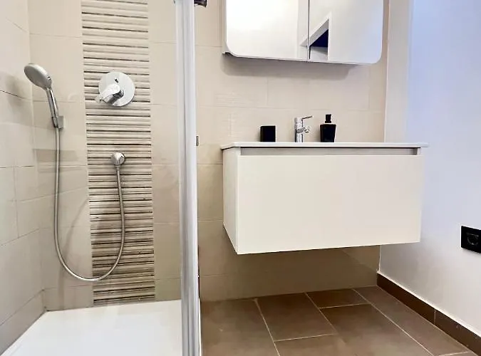 Spacious With Terrace Apartment *